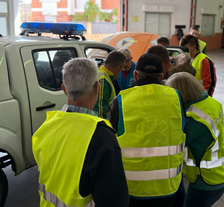 Formación sobre técnica de rescate utilizada en situaciones de emergencia de persona en un vehículo.